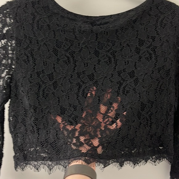 Black Lace Babaton Cropped Top - Picture 5 of 5